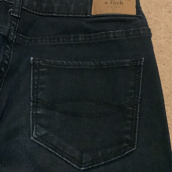 A and F great condition, long-length jeans - Picture 4 of 4